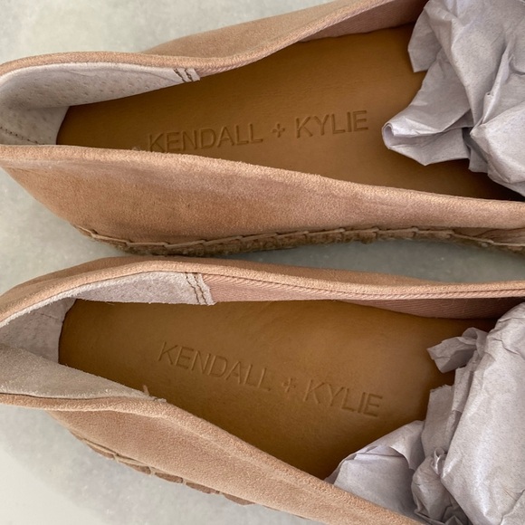 😍KENDALL & KYLIE Tan Suede Espadrille Flat w/ Metallic Toe 9! - Picture 6 of 8